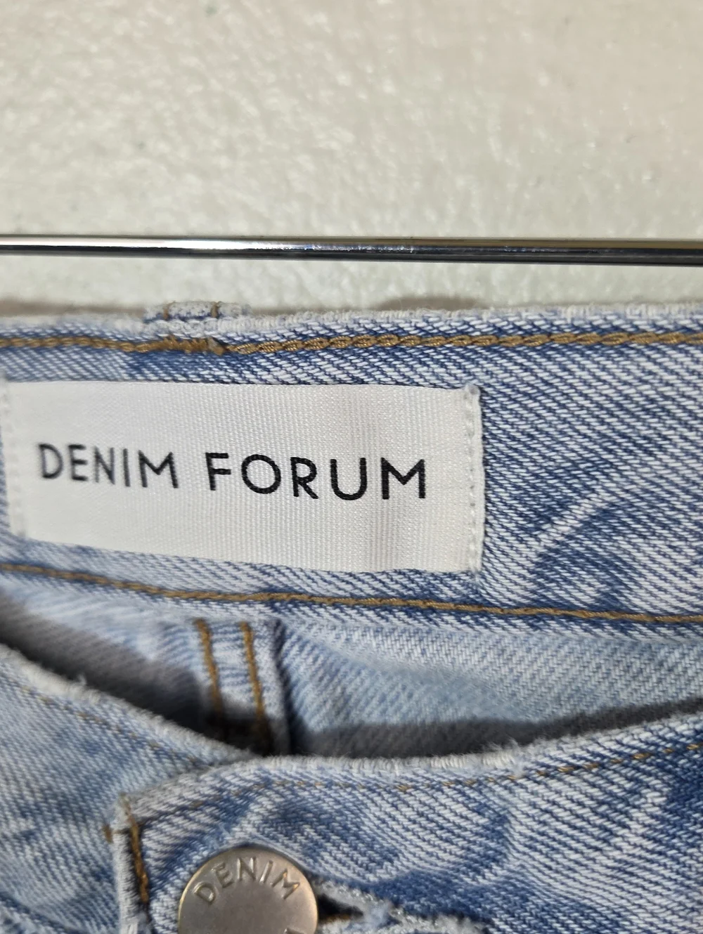 Denim Forum The 90s Joni Lo-Rise Loose Jeans Womens 24 Light Wash Button Fly Raw - Picture 11 of 13